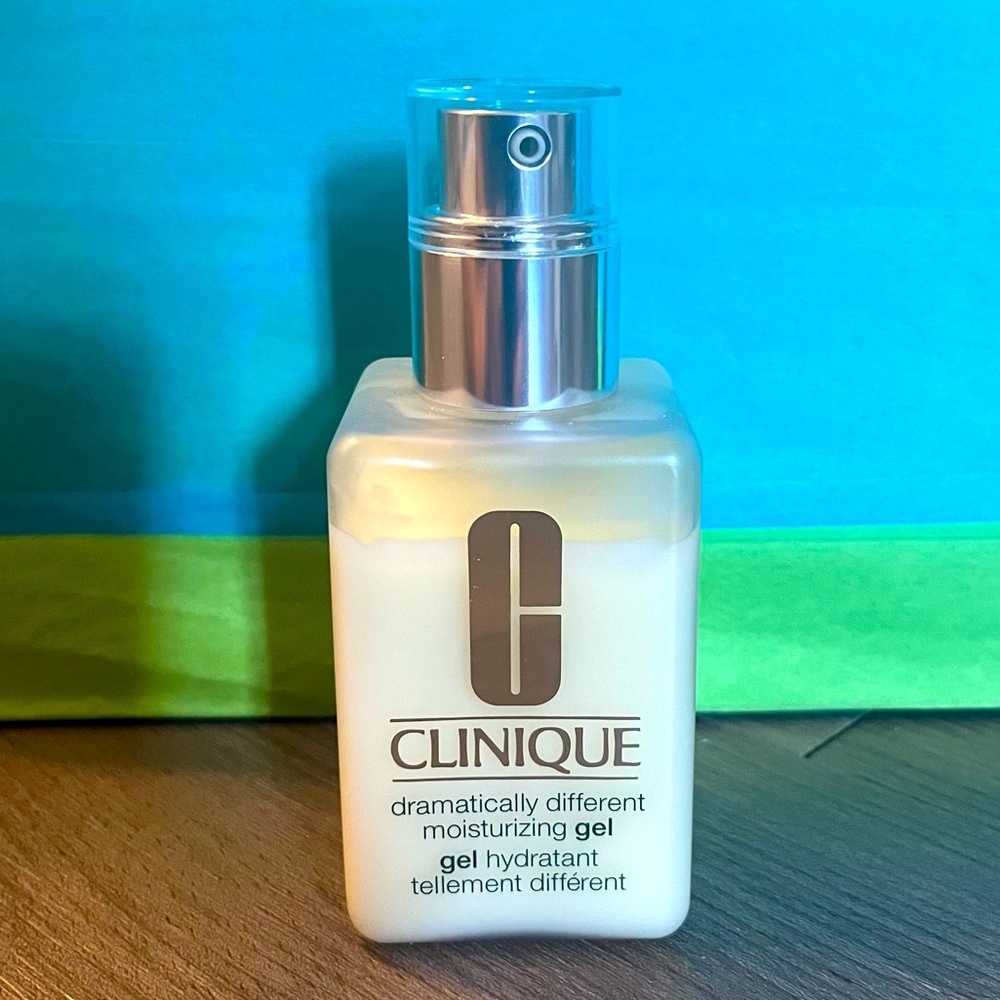 NWOT Clinique Dramatically Different Moisturizing Gel